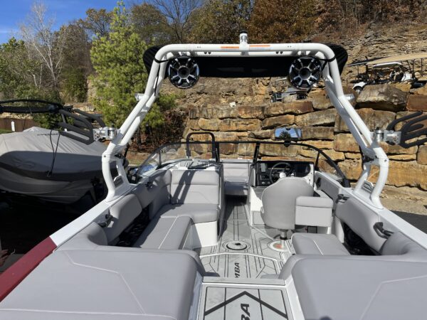 2025 Moomba MAX - Image 6