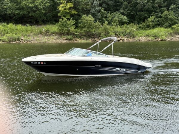 2004 Sea Ray 220 Select