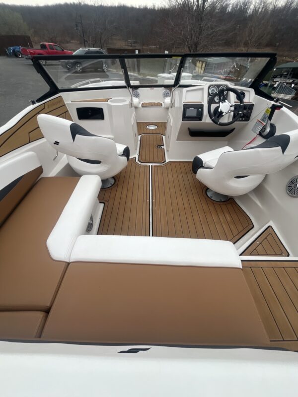 2023 Starcraft SVX 210OB - Image 11