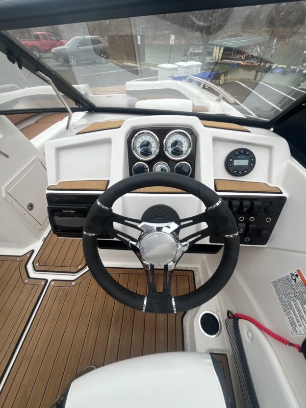 2023 Starcraft SVX 210OB - Image 9