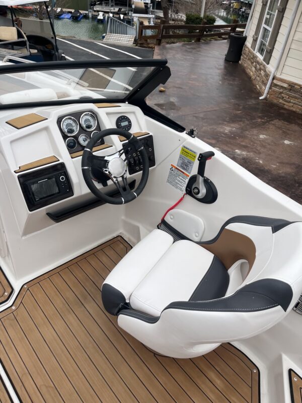 2023 Starcraft SVX 210OB - Image 16
